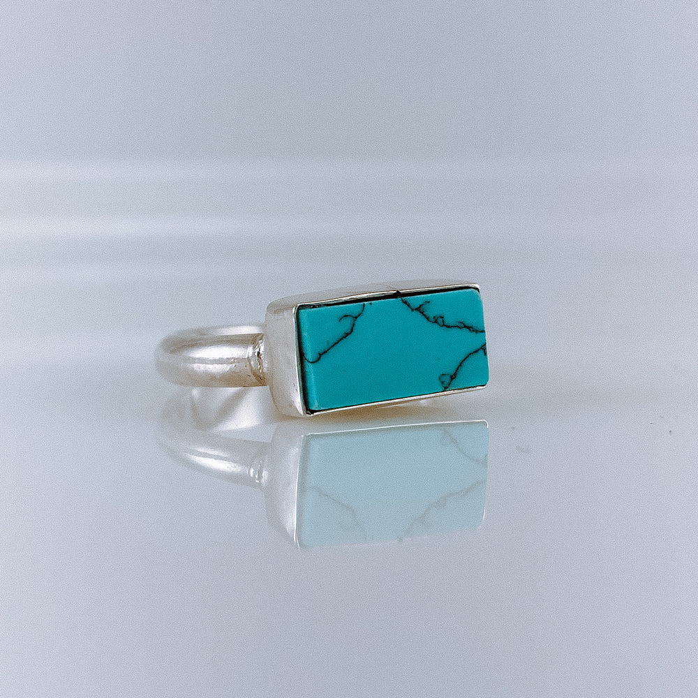 
            
                Load image into Gallery viewer, Turquoise Horizontal Ring
            
        