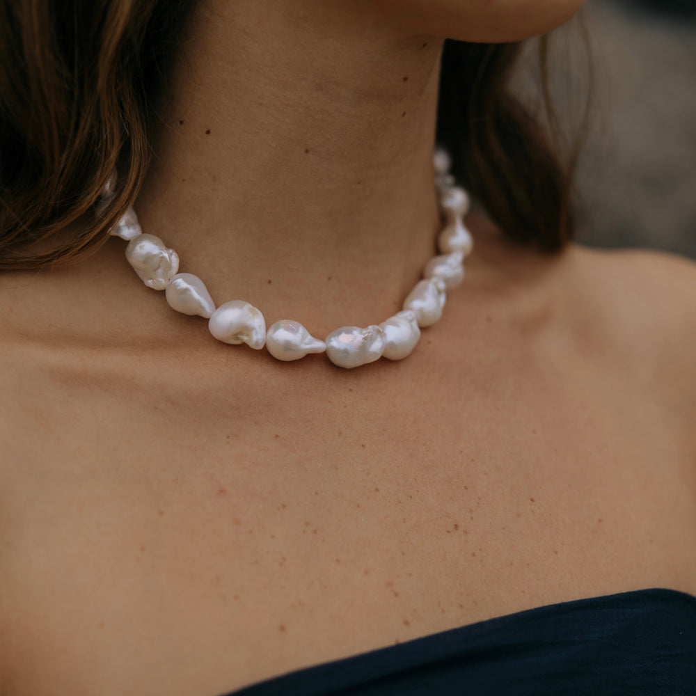
            
                Load image into Gallery viewer, Baroque Pearl Collar Necklace
            
        